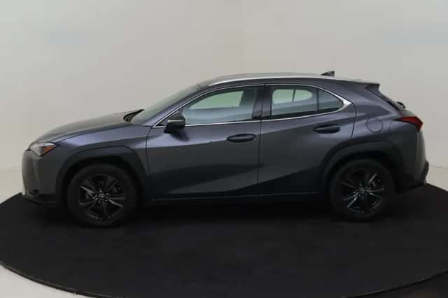 Lexus UX (2024) thumbnail 2