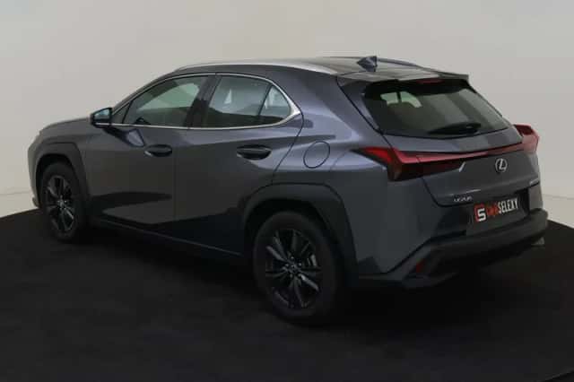 Lexus UX (2024) thumbnail 3
