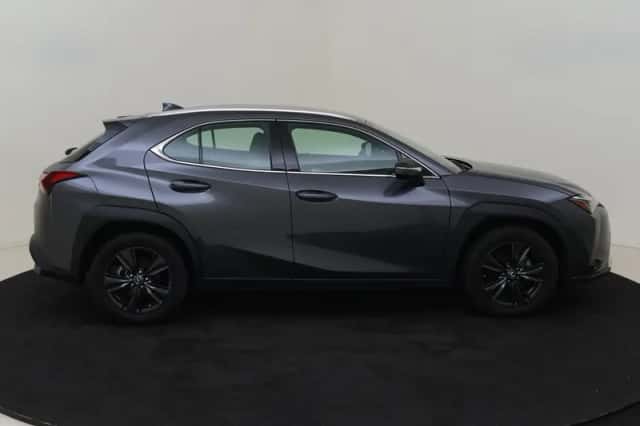 Lexus UX (2024) thumbnail 6
