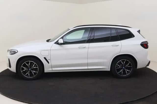 BMW X3 (2024) thumbnail 2