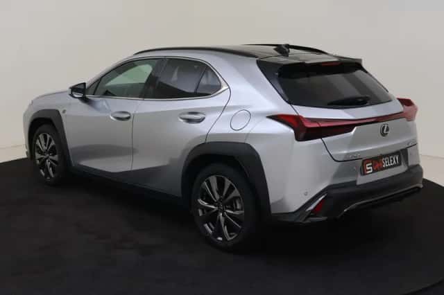 Lexus UX (2024) thumbnail 3