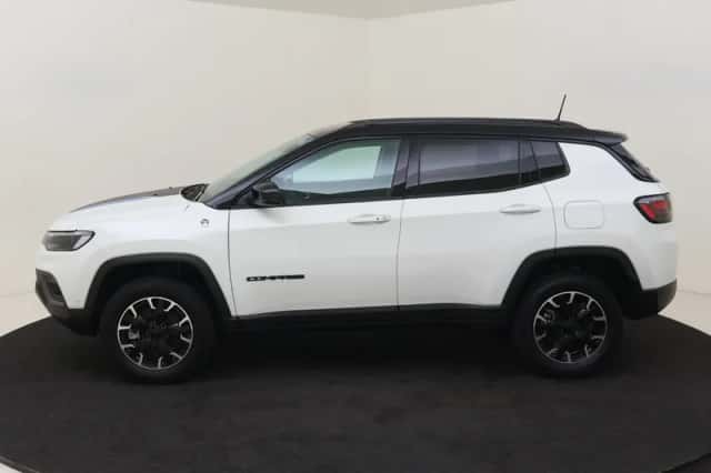 Jeep Compass (2024) thumbnail 2
