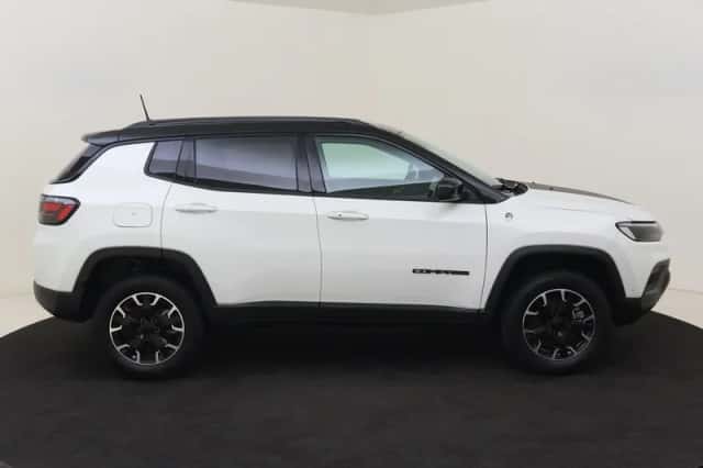 Jeep Compass (2024) thumbnail 6