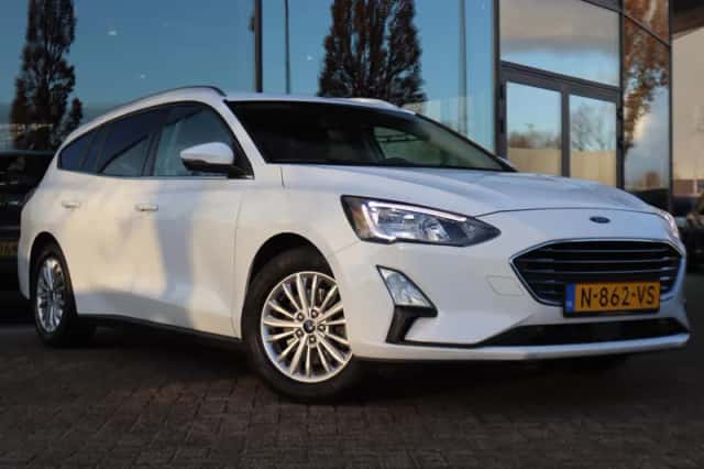 Ford Focus (2022) thumbnail 2