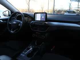Ford Focus (2022) thumbnail 3