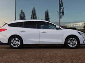 Ford Focus (2022) thumbnail 4