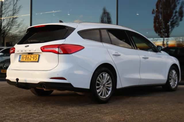 Ford Focus (2022) thumbnail 5
