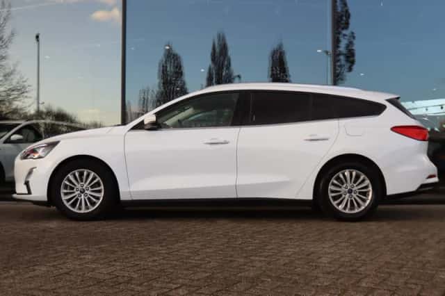 Ford Focus (2022) thumbnail 8