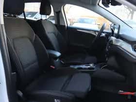 Ford Focus (2022) thumbnail 10