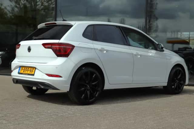 Volkswagen Polo (2022) thumbnail 2