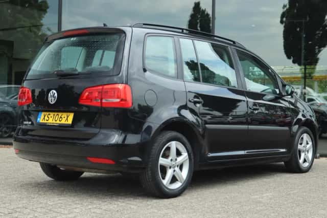 Volkswagen Touran (2013) thumbnail 2
