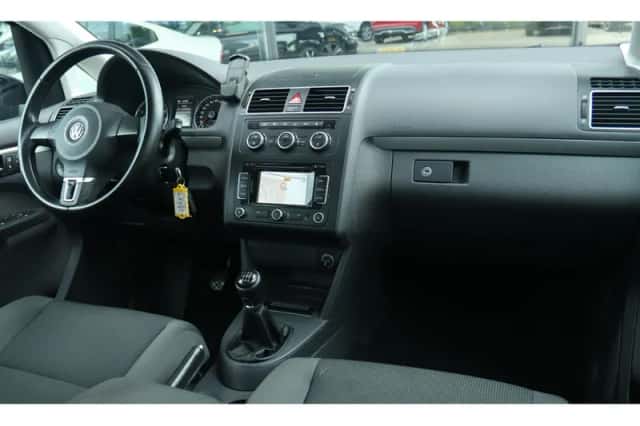 Volkswagen Touran (2013) thumbnail 3