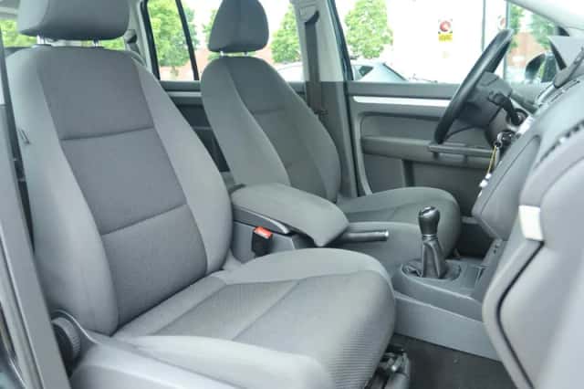 Volkswagen Touran (2013) thumbnail 4