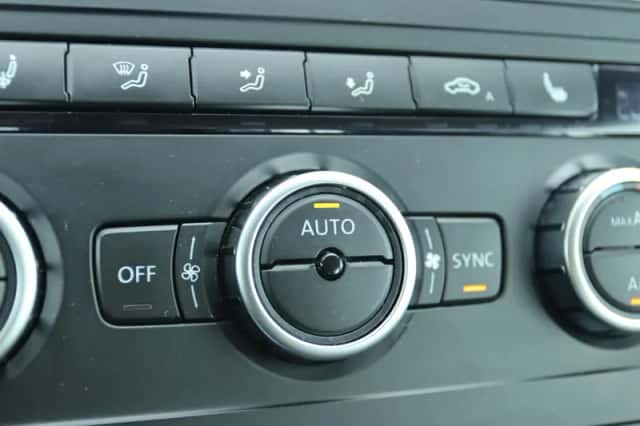 Volkswagen Touran (2013) thumbnail 10