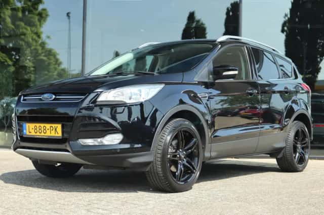 Ford Kuga (2015) thumbnail 1