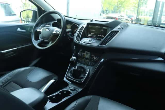 Ford Kuga (2015) thumbnail 3