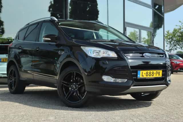 Ford Kuga (2015) thumbnail 4