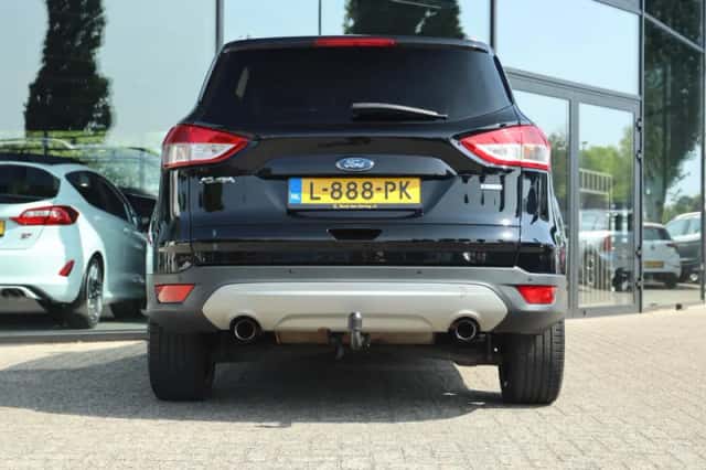 Ford Kuga (2015) thumbnail 6
