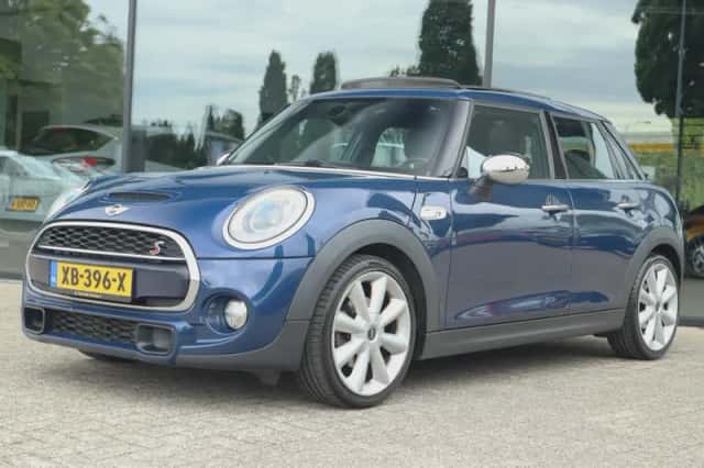 MINI Cooper (2015) thumbnail 1