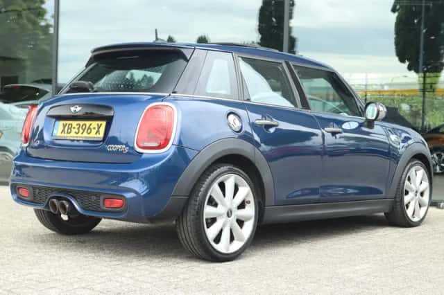 MINI Cooper (2015) thumbnail 2