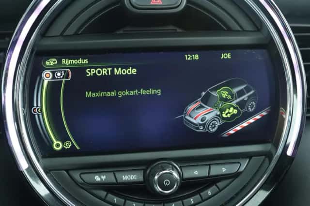 MINI Cooper (2015) thumbnail 36