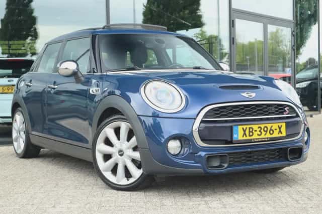 MINI Cooper (2015) thumbnail 6