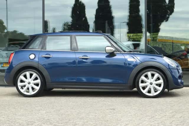 MINI Cooper (2015) thumbnail 9