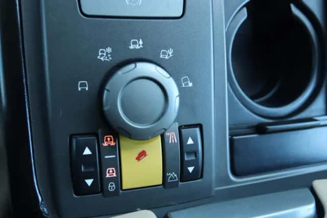 Land Rover Rover (2005) thumbnail 35