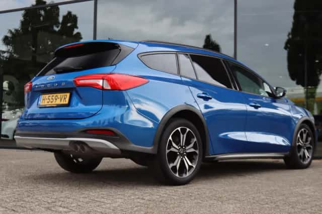 Ford Focus (2020) thumbnail 2