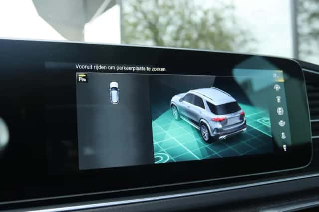 Mercedes-Benz GLE (2022) thumbnail 45