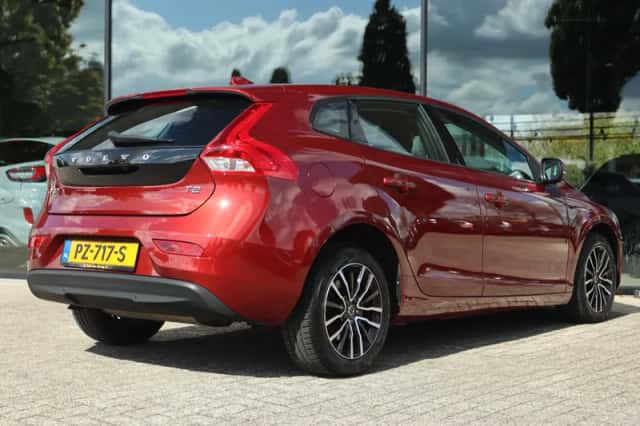 Volvo V40 (2017) thumbnail 2