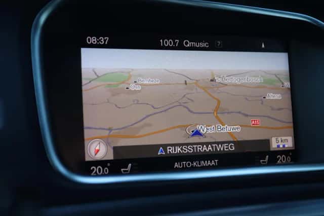 Volvo V40 (2017) thumbnail 21