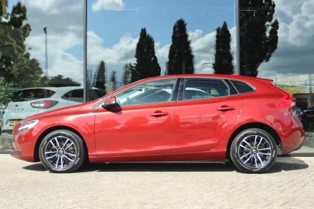 Volvo V40 (2017) thumbnail 10