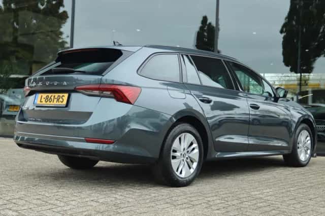 Škoda Octavia (2021) thumbnail 2
