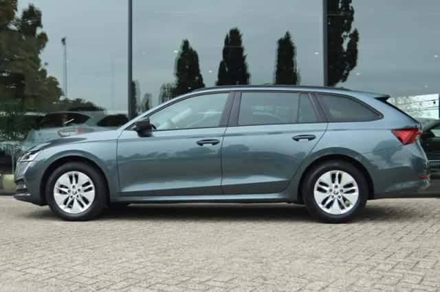 Škoda Octavia (2021) thumbnail 11