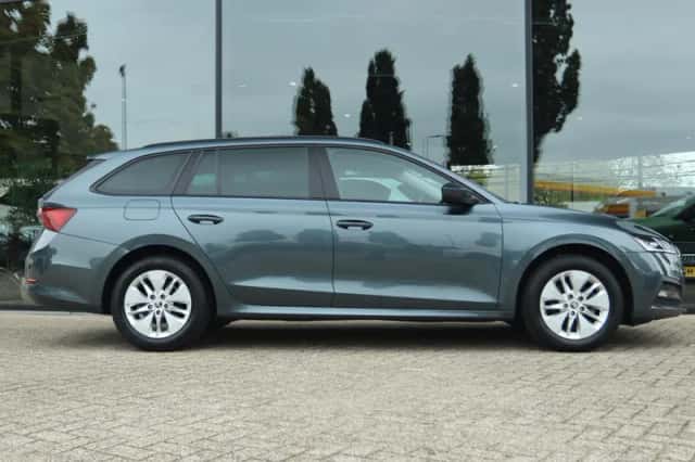 Škoda Octavia (2021) thumbnail 8