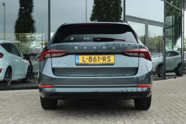 Škoda Octavia (2021) thumbnail 9