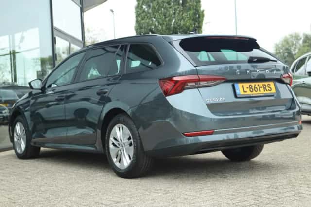 Škoda Octavia (2021) thumbnail 10