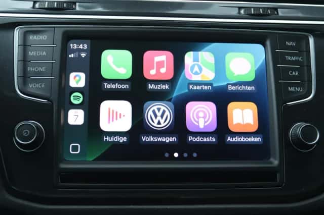 Volkswagen Tiguan (2017) thumbnail 3