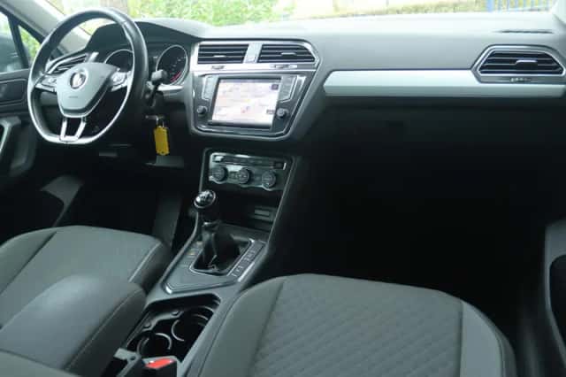 Volkswagen Tiguan (2017) thumbnail 4