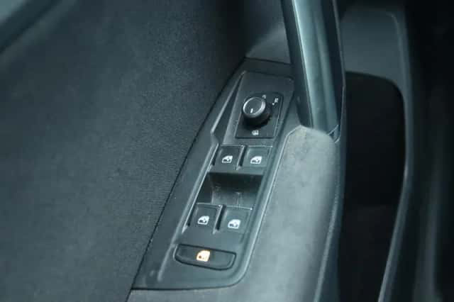 Volkswagen Tiguan (2017) thumbnail 34