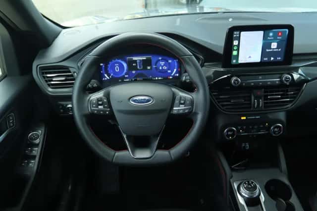 Ford Kuga (2021) thumbnail 3