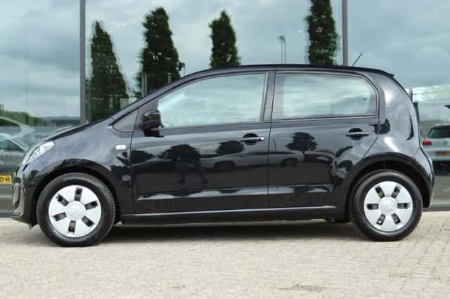 Volkswagen Up! (2015) thumbnail 11
