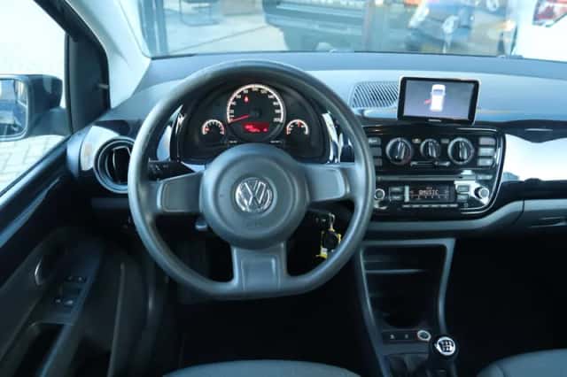 Volkswagen Up! (2015) thumbnail 15