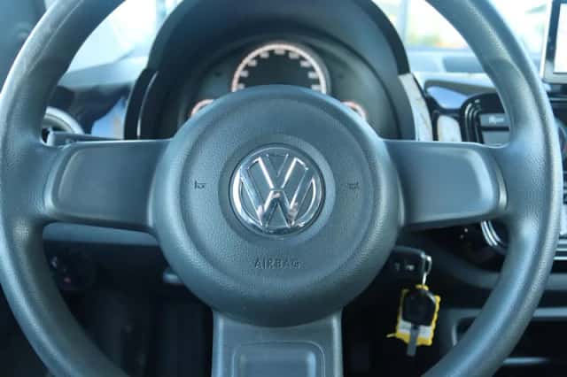 Volkswagen Up! (2015) thumbnail 16