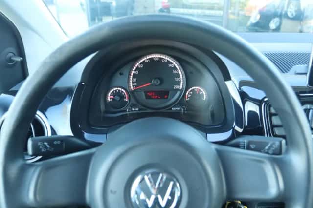 Volkswagen Up! (2015) thumbnail 17