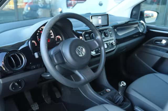 Volkswagen Up! (2015) thumbnail 3