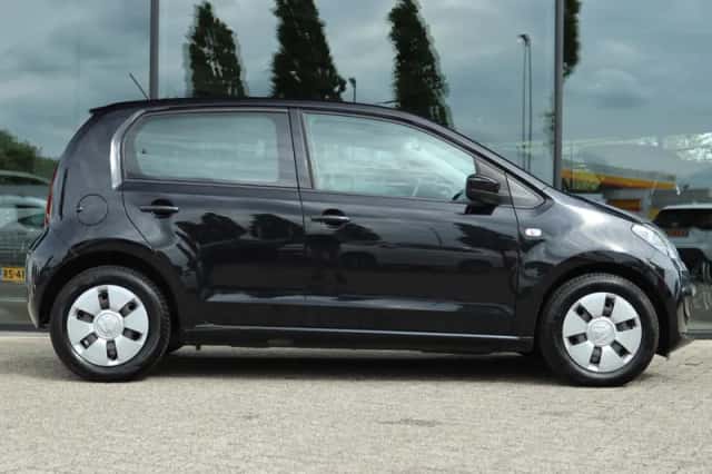 Volkswagen Up! (2015) thumbnail 8