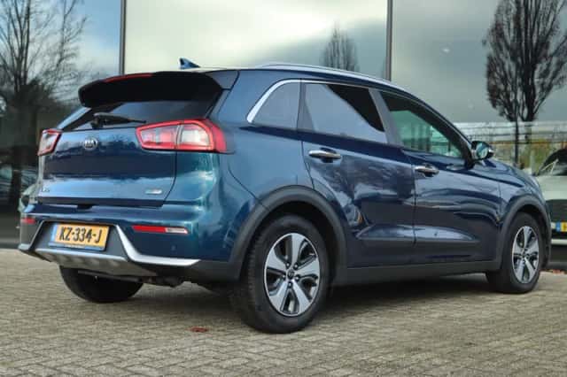 Kia Niro (2016) thumbnail 2
