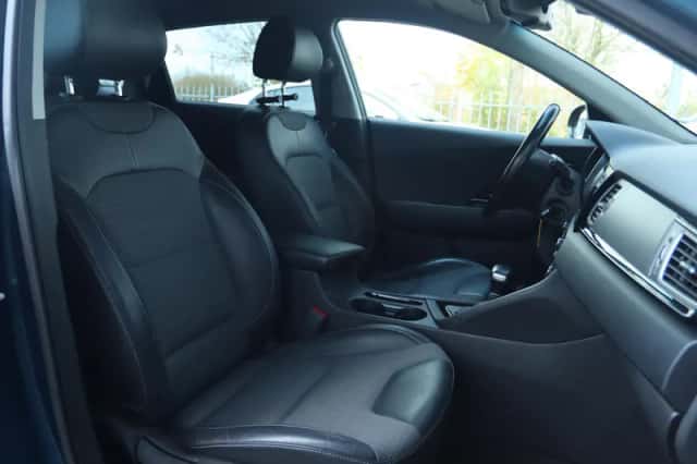 Kia Niro (2016) thumbnail 4